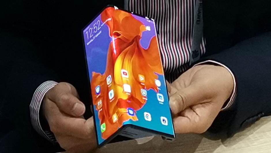 Huawei rasprodao Mate X sa savitljivim ekranom za minut!