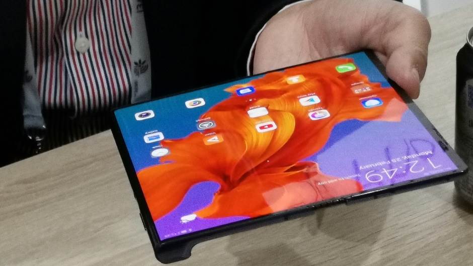 Huawei rasprodao Mate X sa savitljivim ekranom za minut!