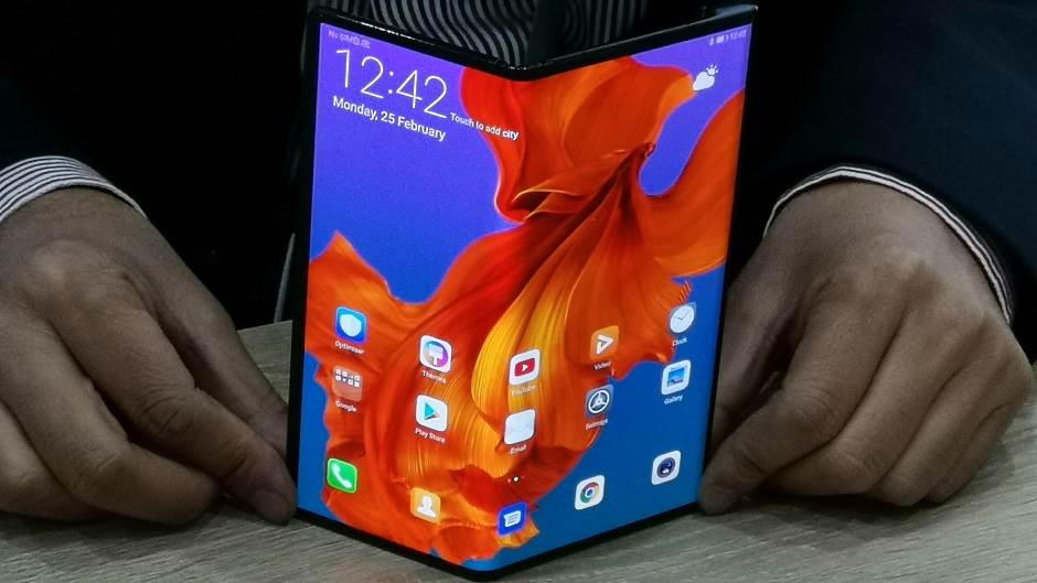 Huawei rasprodao Mate X sa savitljivim ekranom za minut!
