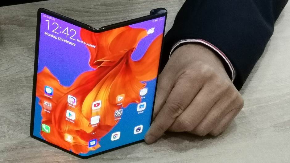 Huawei rasprodao Mate X sa savitljivim ekranom za minut!
