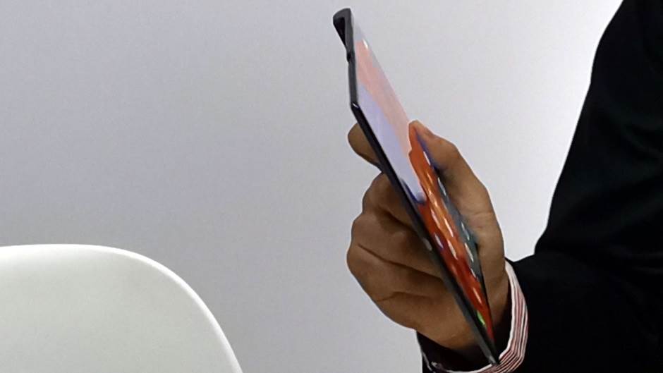 Huawei rasprodao Mate X sa savitljivim ekranom za minut!