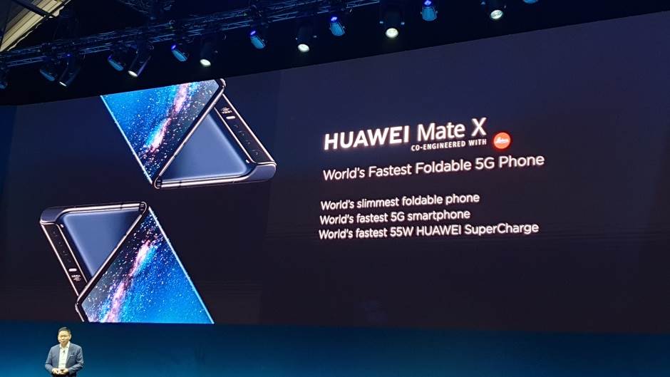 Huawei rasprodao Mate X sa savitljivim ekranom za minut!