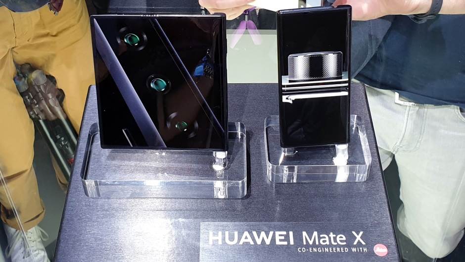 Huawei rasprodao Mate X sa savitljivim ekranom za minut!