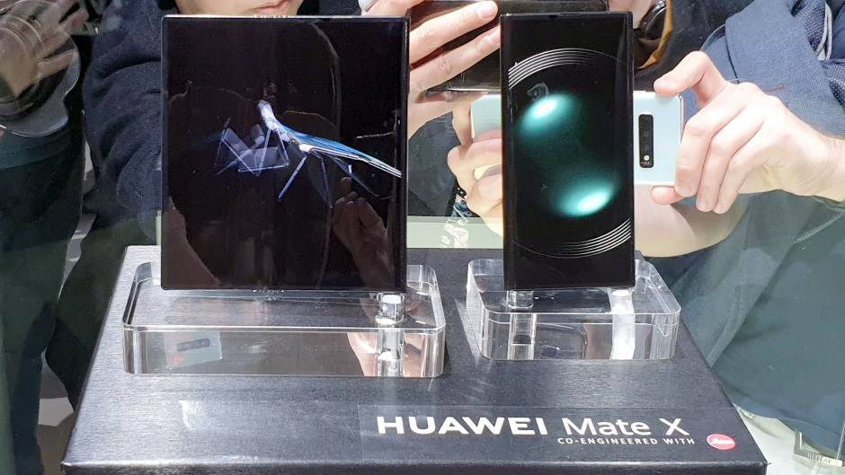 Huawei rasprodao Mate X sa savitljivim ekranom za minut!