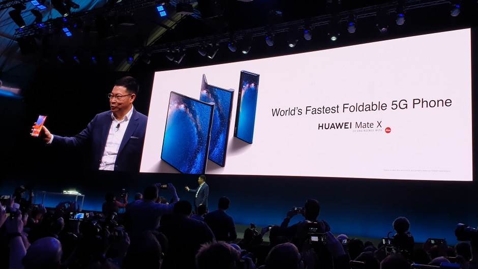 Huawei rasprodao Mate X sa savitljivim ekranom za minut!