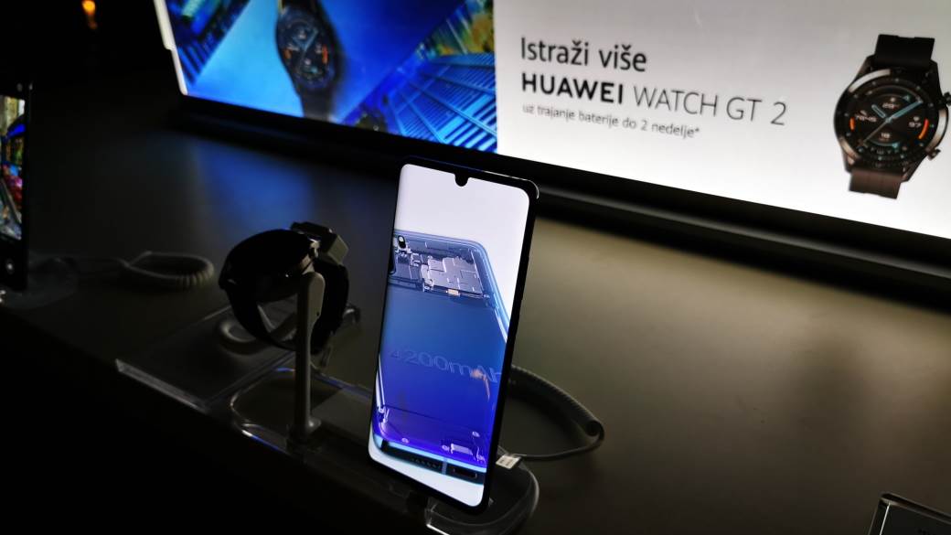 NEMA PREMIJERA prvi put u Srbiji: Ljudi ćutali, mašine govorile (FOTO)