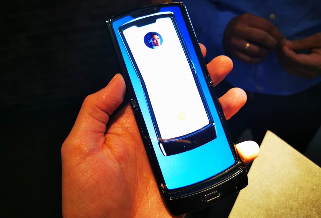 Motorola RAZR premijera London, Motorola RAZR cena u Srbiji, Kakva je Motorola RAZR, RAZR kupovina