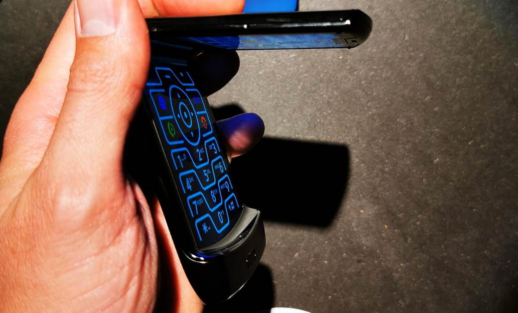 Motorola RAZR premijera London, Motorola RAZR cena u Srbiji, Kakva je Motorola RAZR, RAZR kupovina