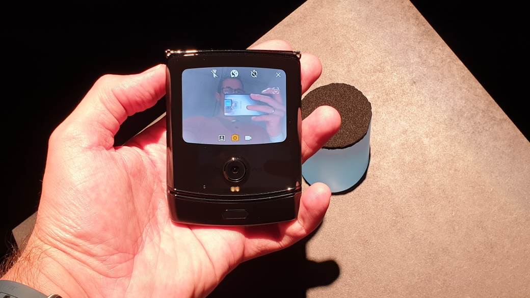 Motorola RAZR savitljivi ekran, Motorola RAZR Android 10 Quick View spoljnji ekran opis, info