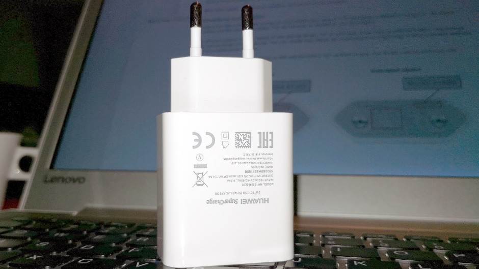 Da li treba puniti telefon noću