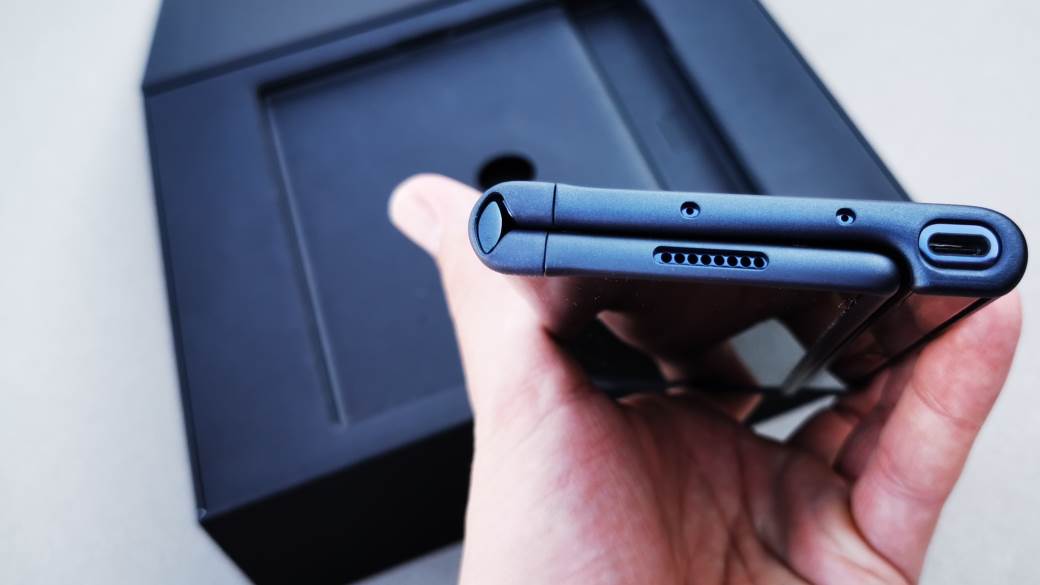 Najskuplji telefon dosad stiže u Srbiju, spremajte 2.500 evra (FOTO, VIDEO)