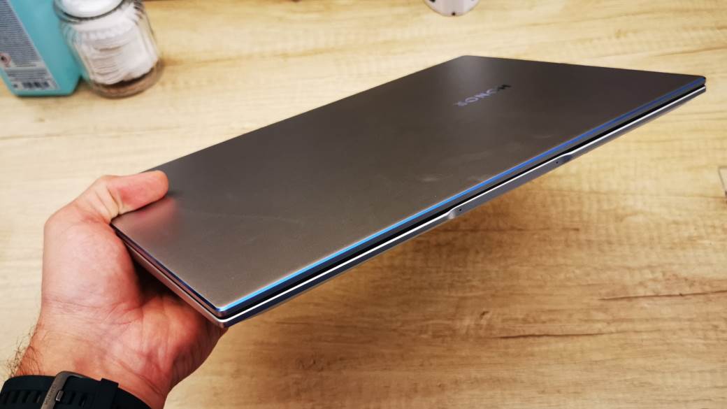 HONOR MagicBook laptop baterija puni QUAD elektricno vozilo, HONOR MagicBook laptop kakav je, utisci