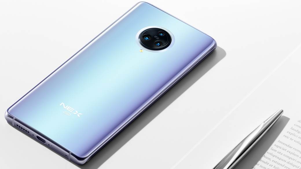 APSURDNO: Spremite se, cena telefona diže se na 1.500 evra