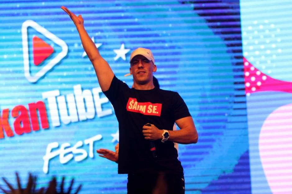 Baka Prase YouTube zarada, Baka Prase sabotiraju YouTube kanal, Ko sabotira Baka Prase YouTube