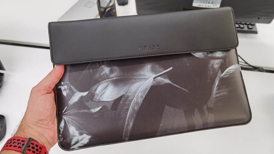 Huawei prodaje HONOR, HONOR se prodaje kupuje ga Xiaomi TCL, HONOR prodaja kompanije, Huawei HONOR