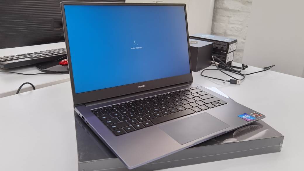 Huawei prodaje HONOR, HONOR se prodaje kupuje ga Xiaomi TCL, HONOR prodaja kompanije, Huawei HONOR