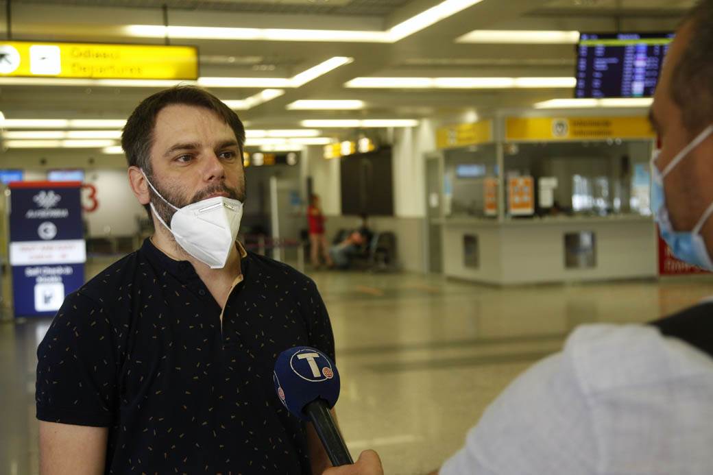 Mašina za maske Srbija koronavirus, Mašina za maske 365 ADS aerodrom Nikola Tesla