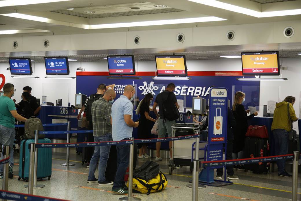 Mašina za maske Srbija koronavirus, Mašina za maske 365 ADS aerodrom Nikola Tesla