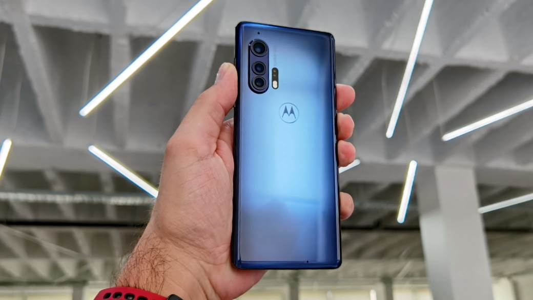 bežicno punjenje vazduhom motorola one hyper punjac qi standard kako radi zracenje punjaca