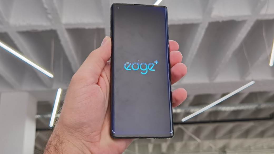 bežicno punjenje vazduhom motorola one hyper punjac qi standard kako radi zracenje punjaca