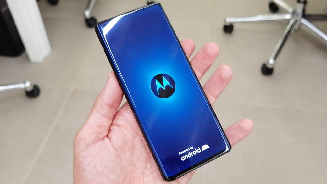 bežicno punjenje vazduhom motorola one hyper punjac qi standard kako radi zracenje punjaca