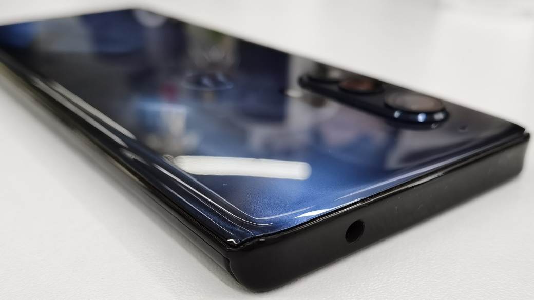 bežicno punjenje vazduhom motorola one hyper punjac qi standard kako radi zracenje punjaca