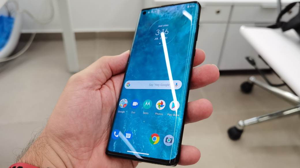 bežicno punjenje vazduhom motorola one hyper punjac qi standard kako radi zracenje punjaca