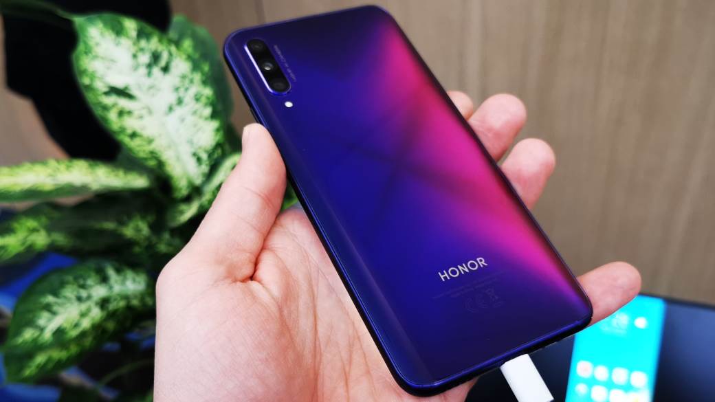 Huawei prodaje HONOR, HONOR se prodaje kupuje ga Xiaomi TCL, HONOR prodaja kompanije, Huawei HONOR