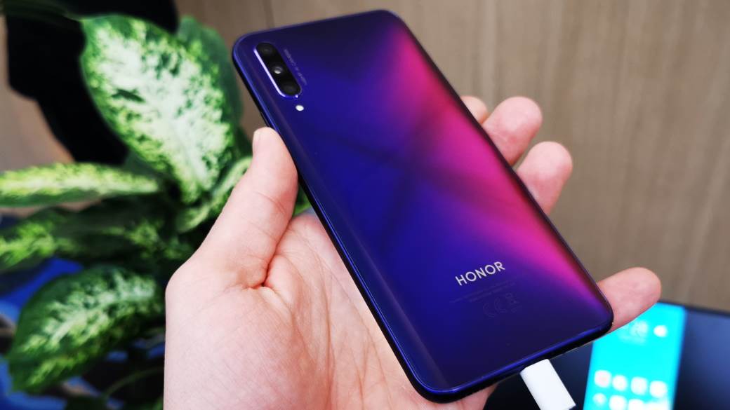 Huawei prodaje HONOR, HONOR se prodaje kupuje ga Xiaomi TCL, HONOR prodaja kompanije, Huawei HONOR