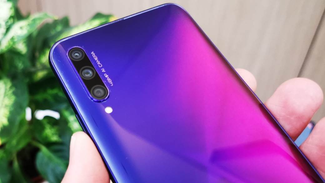 Huawei prodaje HONOR, HONOR se prodaje kupuje ga Xiaomi TCL, HONOR prodaja kompanije, Huawei HONOR