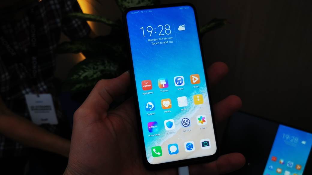 Huawei prodaje HONOR, HONOR se prodaje kupuje ga Xiaomi TCL, HONOR prodaja kompanije, Huawei HONOR