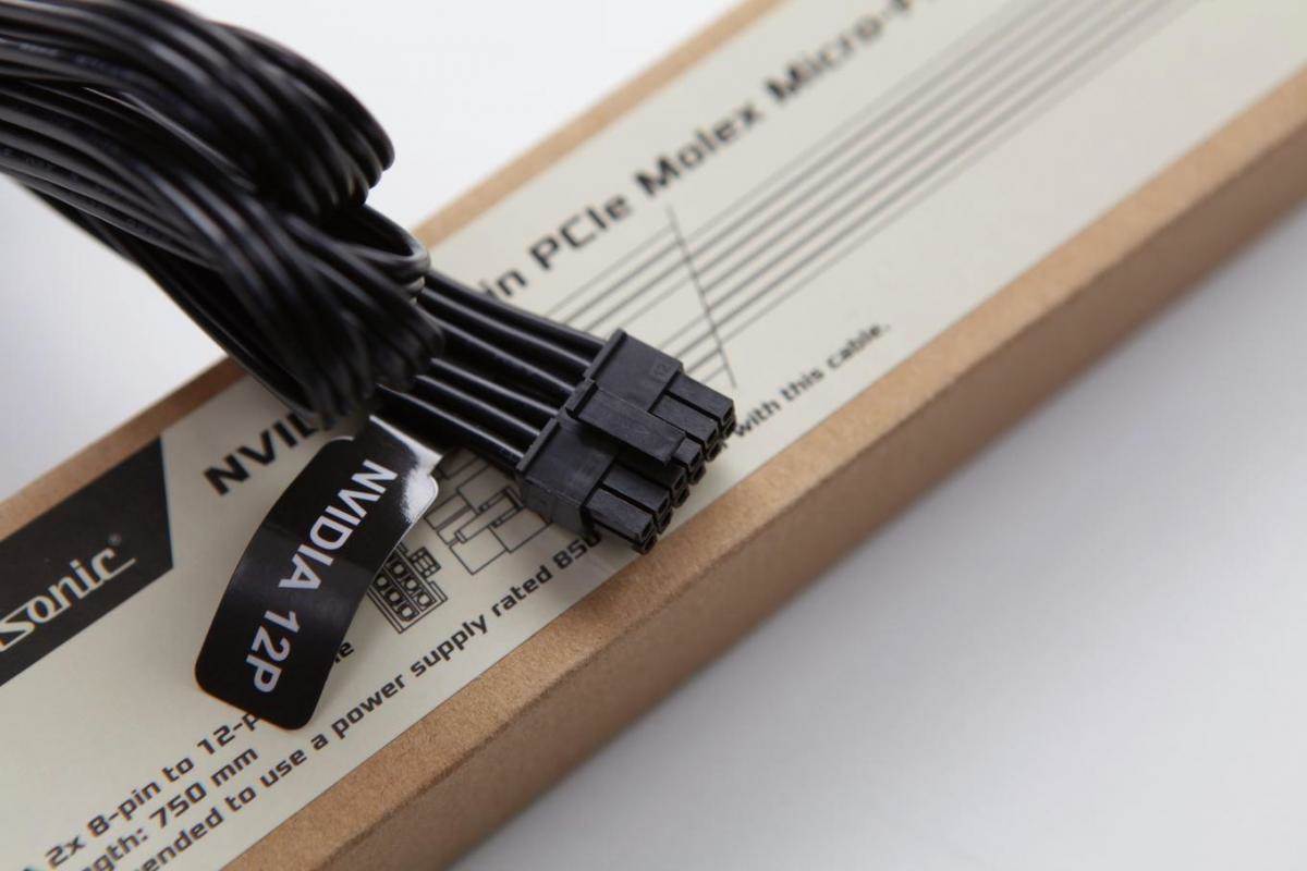 nVidia GeForce Ampere RTX 3090 graficka karta konektor 12 pinova cena 1400 evra