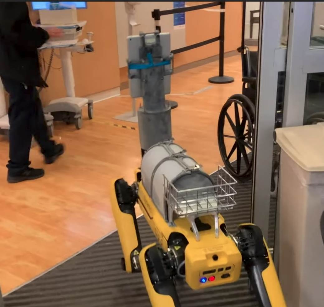 Atlas robot izvodi parkur