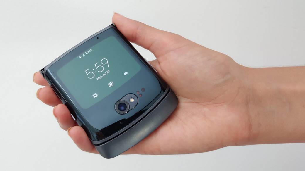 motorola razr 5g test cena 1380 evra 179990 rsd kako radi savitljivi telefon preklop android smartfo