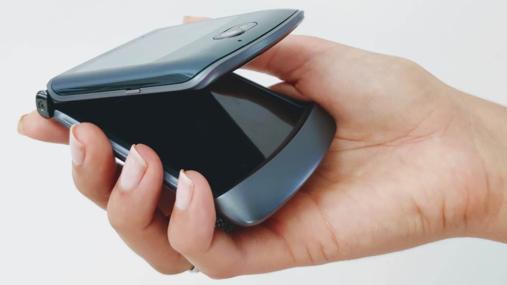 motorola razr 5g test cena 1380 evra 179990 rsd kako radi savitljivi telefon preklop android smartfo