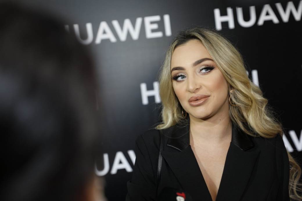 huawei experience store srbija tc galerija belgrade beograd na vodi, huawei sniženje 50%