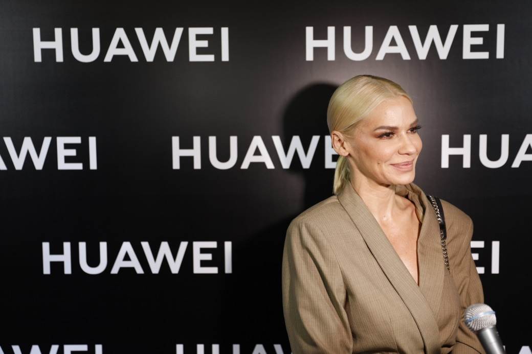 huawei experience store srbija tc galerija belgrade beograd na vodi, huawei sniženje 50%