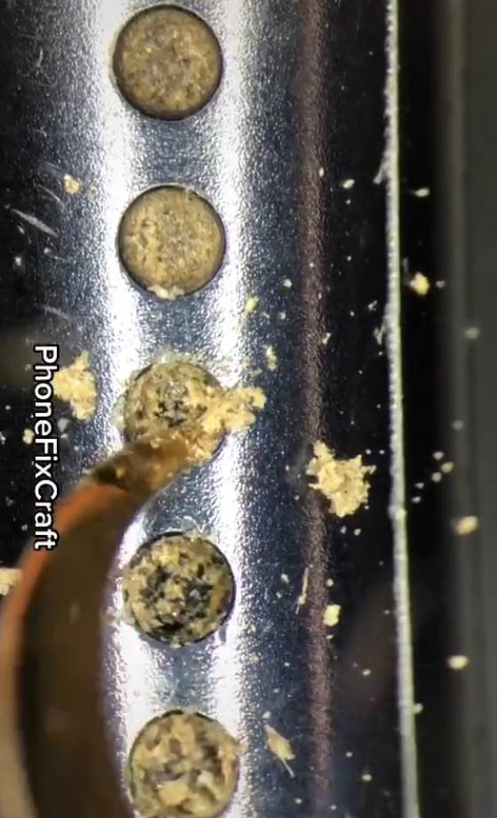 cišcenje telefona kako se pravilno cisti mobilni potapanje telefona u vodu koronavirus smartfon