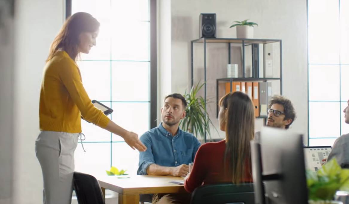 Prate zaposlene i znaju kada će da daju otkaz