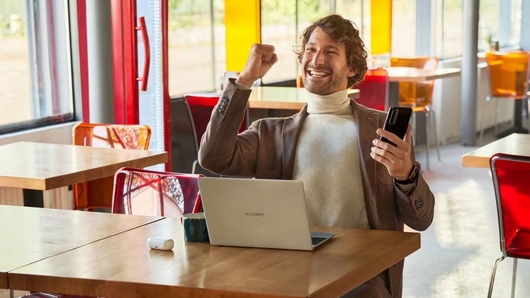 huawei p smart 2021 test opis telefona party mode zabava slušanje muzike zajedno kako radi