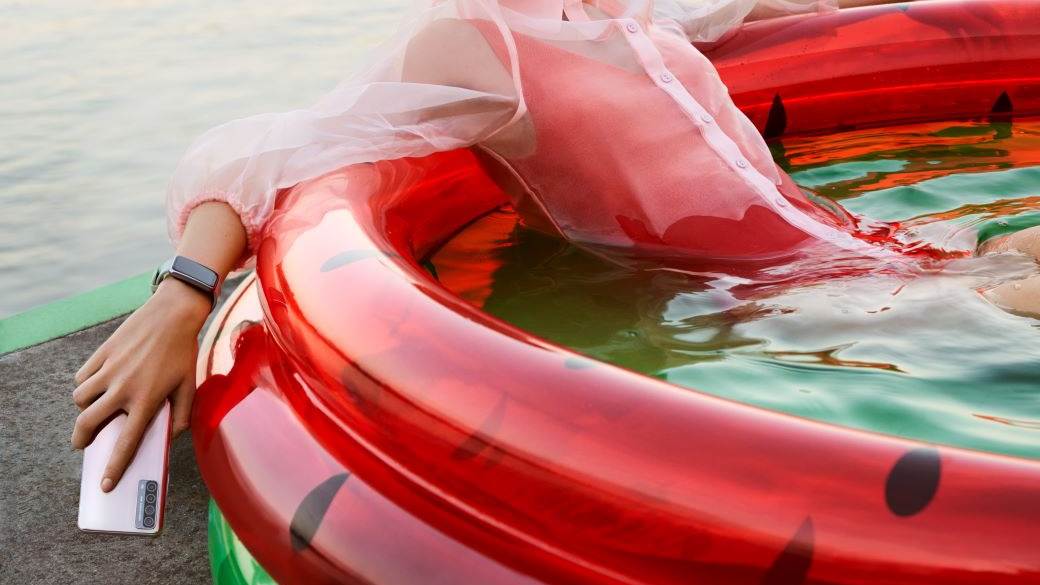 huawei p smart 2021 test opis telefona party mode zabava slušanje muzike zajedno kako radi