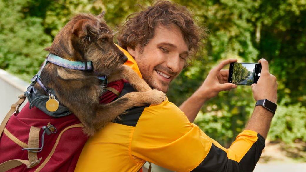 huawei p smart 2021 test opis telefona party mode zabava slušanje muzike zajedno kako radi