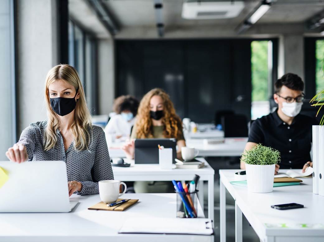 rad od kuce istraživanje kaspersky rusija onlajn sastanci goli radnici