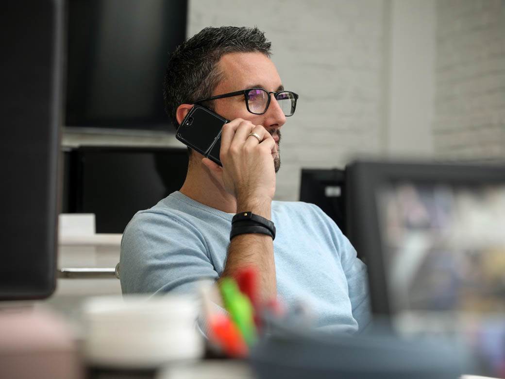 motorola razr 5g test cena 1380 evra 179990 rsd kako radi savitljivi telefon preklop android smartfo