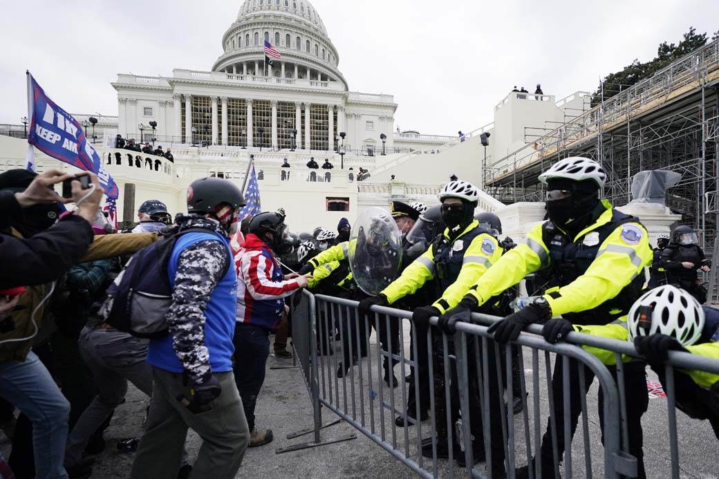donald tramp blokiran sad upad kongres nemiri amerika društvene mreže nalozi