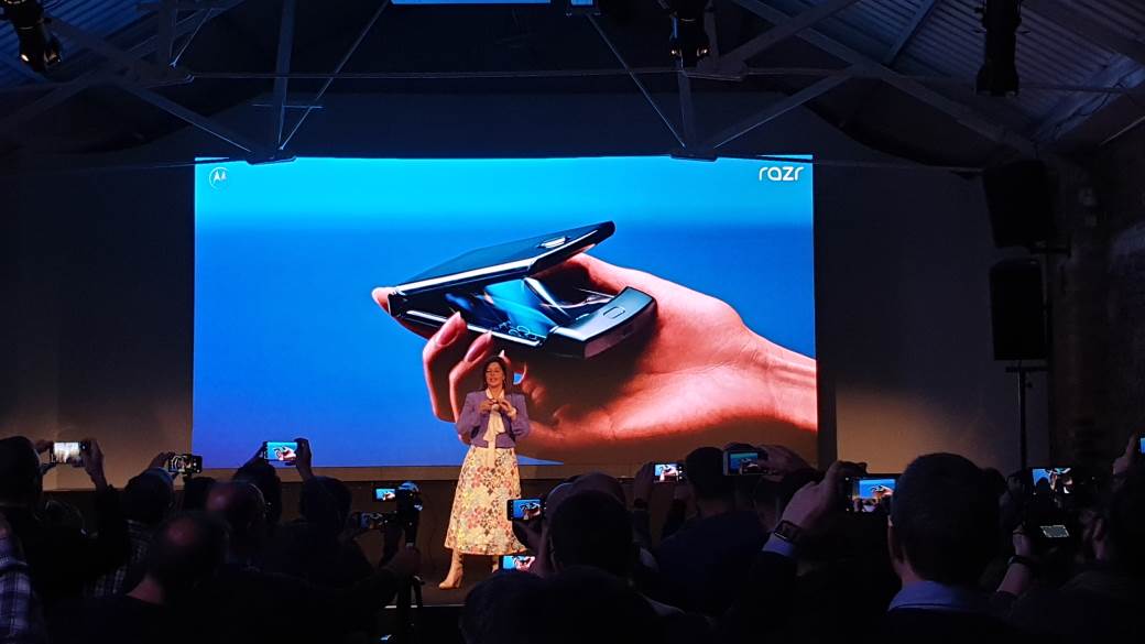 Motorola RAZR premijera London, Motorola RAZR cena u Srbiji, Kakva je Motorola RAZR, RAZR kupovina