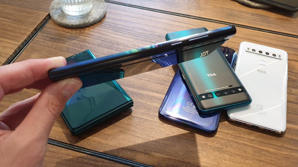 tcl fold ‘n roll savitljivi telefon ekran rolanje kako izgleda foto koncept premijera