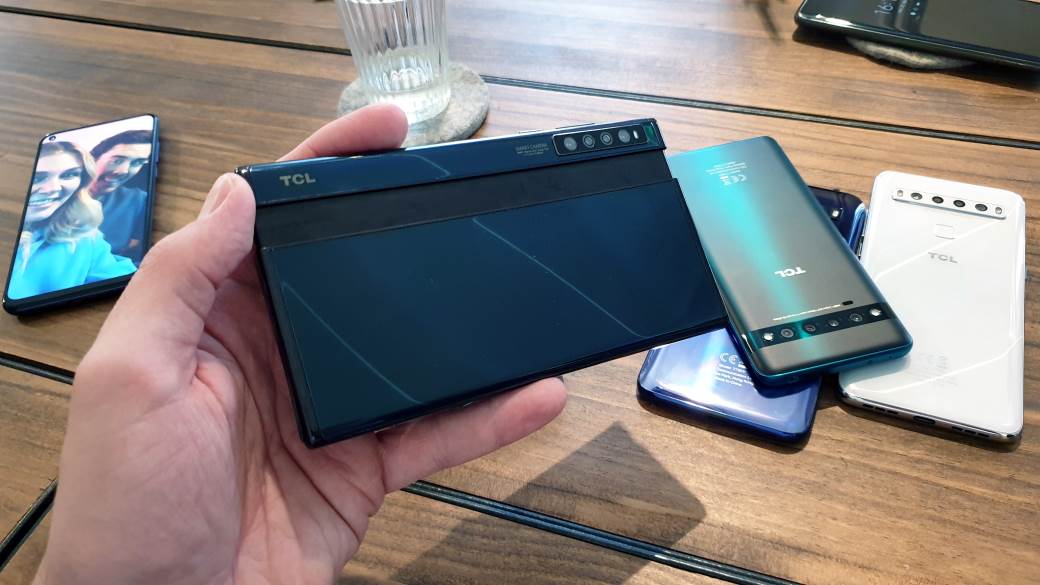 tcl fold ‘n roll savitljivi telefon ekran rolanje kako izgleda foto koncept premijera