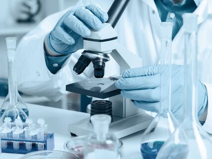 Laboratorija _ mikroskop _ Foto Shutterstock.jpg
