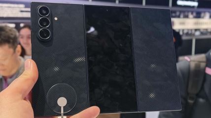 Samsung Galaxy Z TriFold uživo